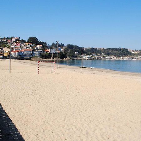 Appartamento Piso familiar amplio con acceso directo a la playa Bueu Esterno foto