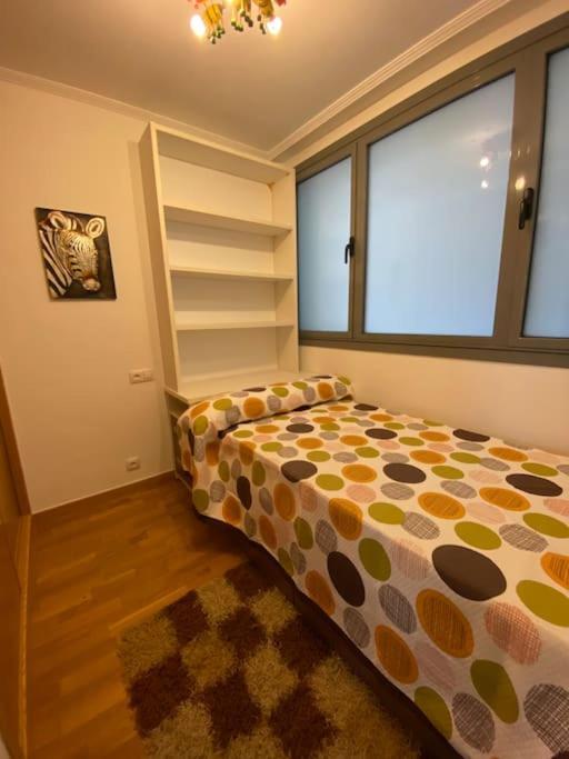 Appartamento Piso familiar amplio con acceso directo a la playa Bueu Esterno foto